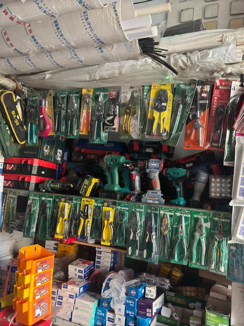 守店日常 在重復(fù)中堅(jiān)守的五金機(jī)電實(shí)體店